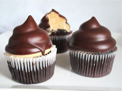 Cupcake banhado em chocolate - sweets.seriouseats.com