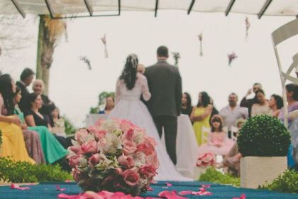 casamento-100-pessoas-mini-wedding-litoral-sao-paulo-azul-e-rosa-praiano-faca-voce-mesmo (26)