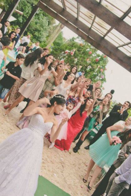 casamento-100-pessoas-mini-wedding-litoral-sao-paulo-azul-e-rosa-praiano-faca-voce-mesmo (36)